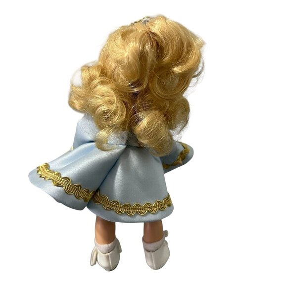 Ginny Vogue Doll At Rockefeller Center Doll 8"  2005 #5EX84 Limited Edition - Picture 2 of 9